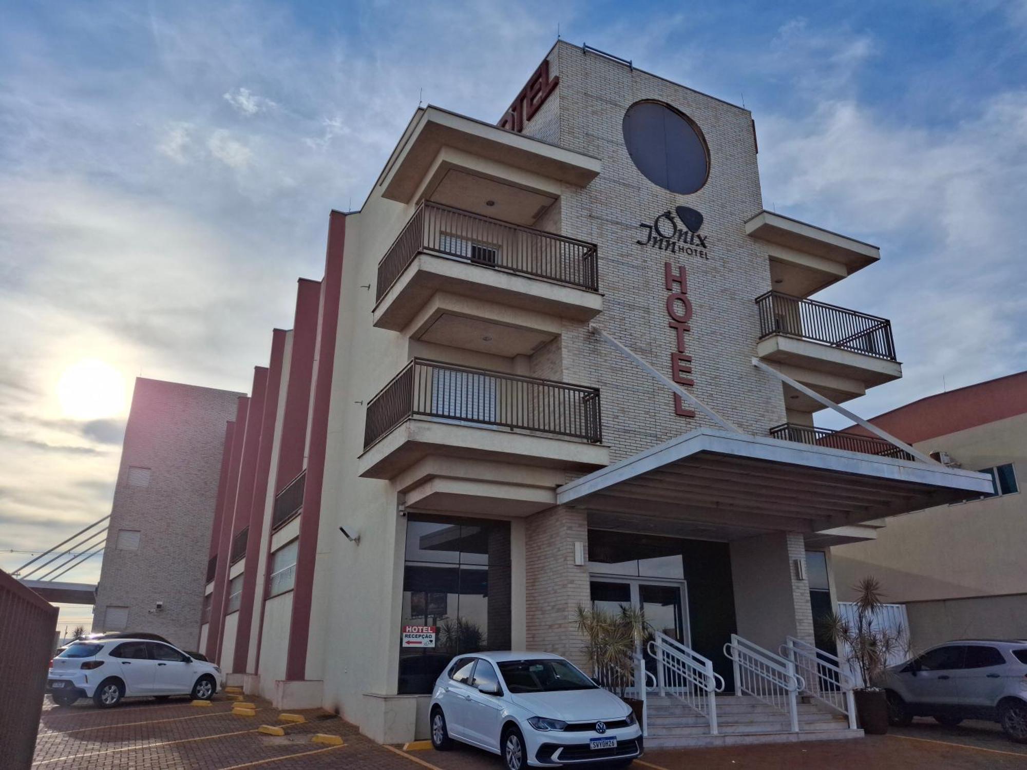Onix Inn Hotel Cravinhos Екстер'єр фото